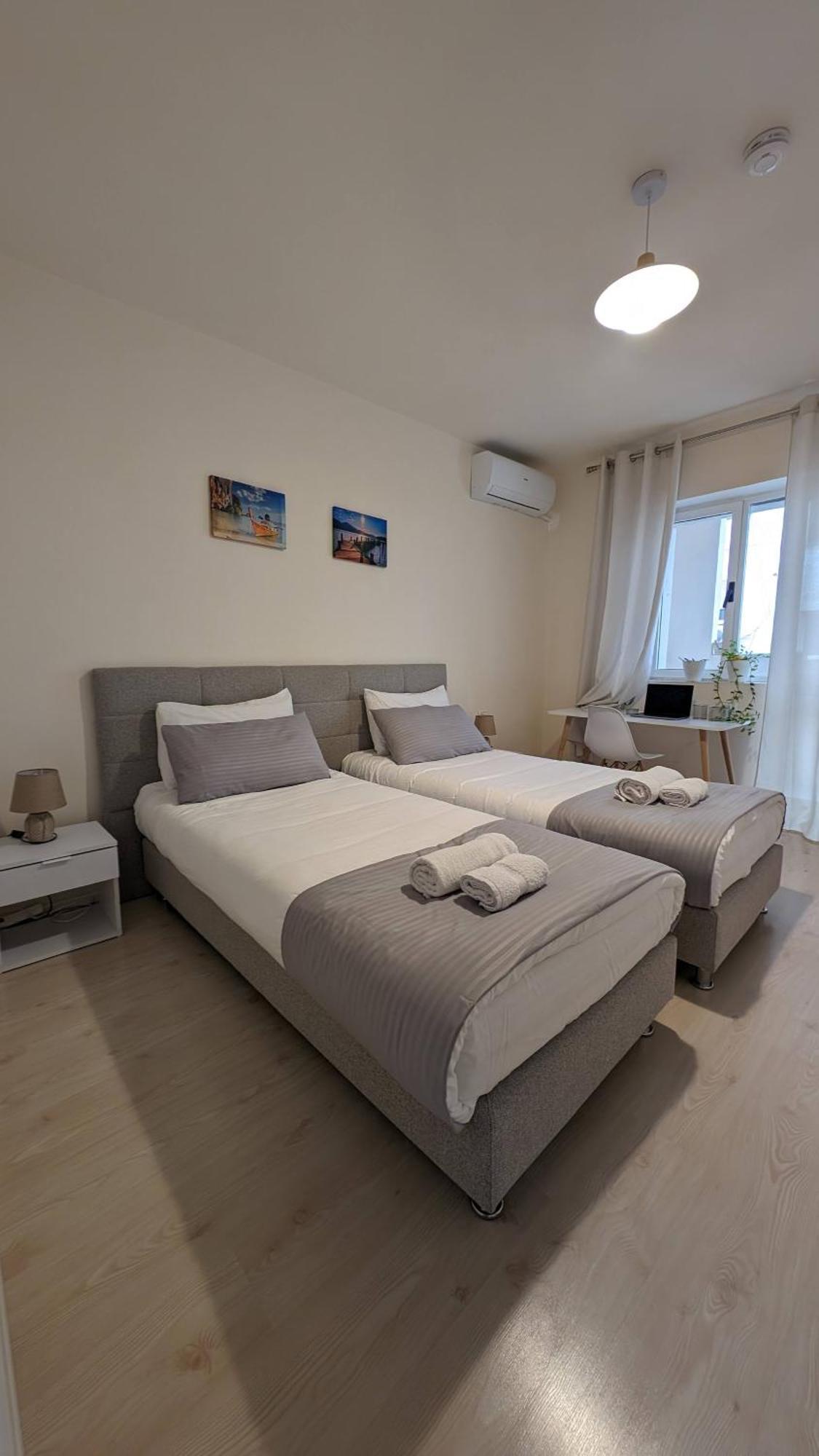 Modern Cozy Apartment 10 Min Walk To Skanderbeg Square Tirana Kültér fotó
