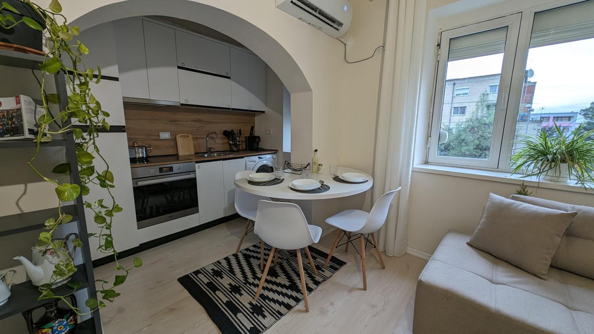 Modern Cozy Apartment 10 Min Walk To Skanderbeg Square Tirana Kültér fotó